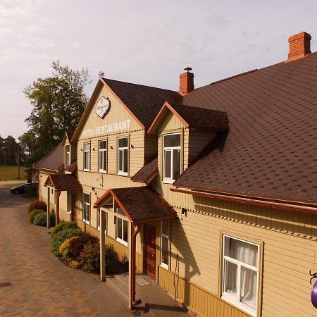 Pilsbergu Krogs Jurkalne Esterno foto
