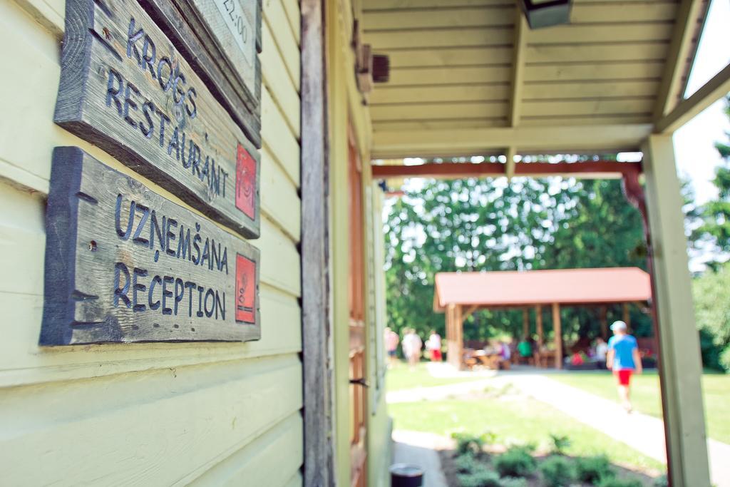 Pilsbergu Krogs Jurkalne Esterno foto